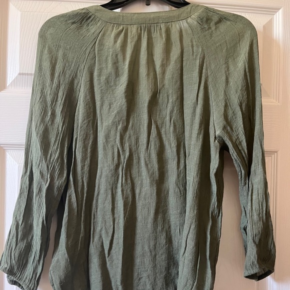 CounterParts long sleeve. Intricate stitching and fabric design. Size: S - Picture 5 of 5